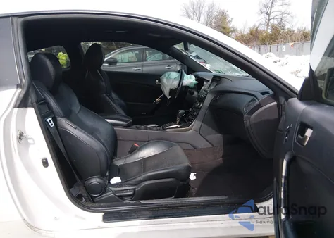 2013 Hyundai Genesis 3.8 Track z USA, uszkodzony, nr VIN KMHHU6KJ6DU083265